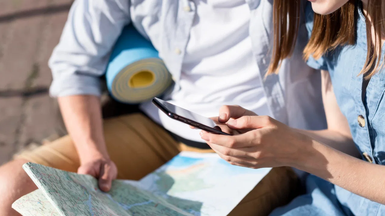 Le recensioni false dell'IA mettono a rischio il settore dei viaggi