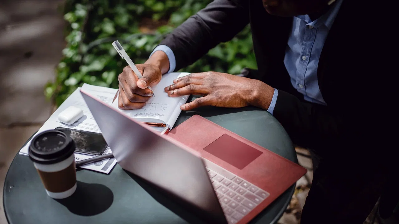 Google studia un'IA per scrivere articoli e qualcuno è già preoccupato