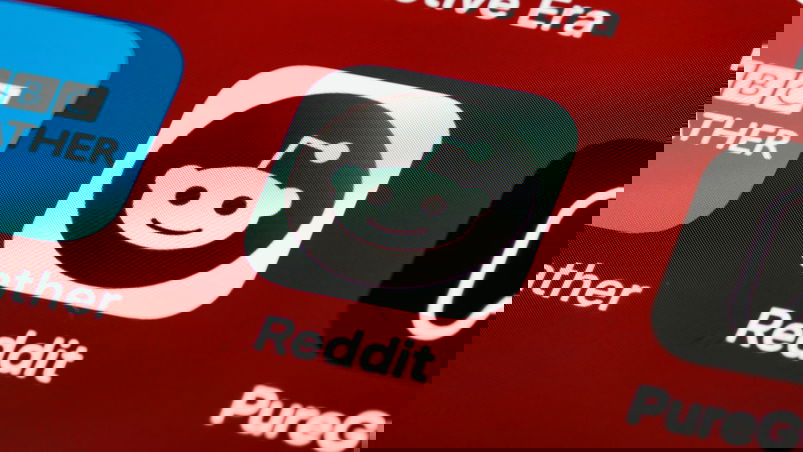 OpenAI collabora con Reddit per arricchire la conoscenza di ChatGPT