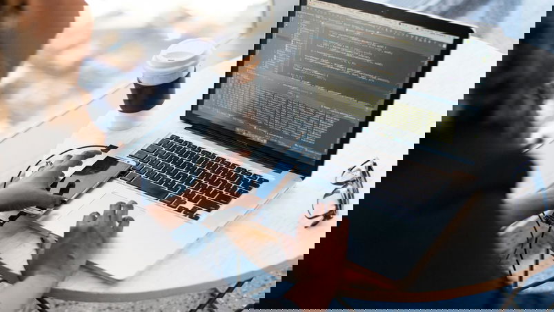 Come ridurre i rischi di sicurezza nel codice generato da IA