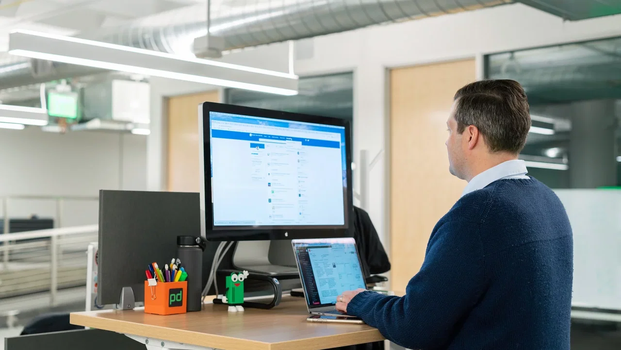 LinkedIn sta per rilasciare un'assistente di IA