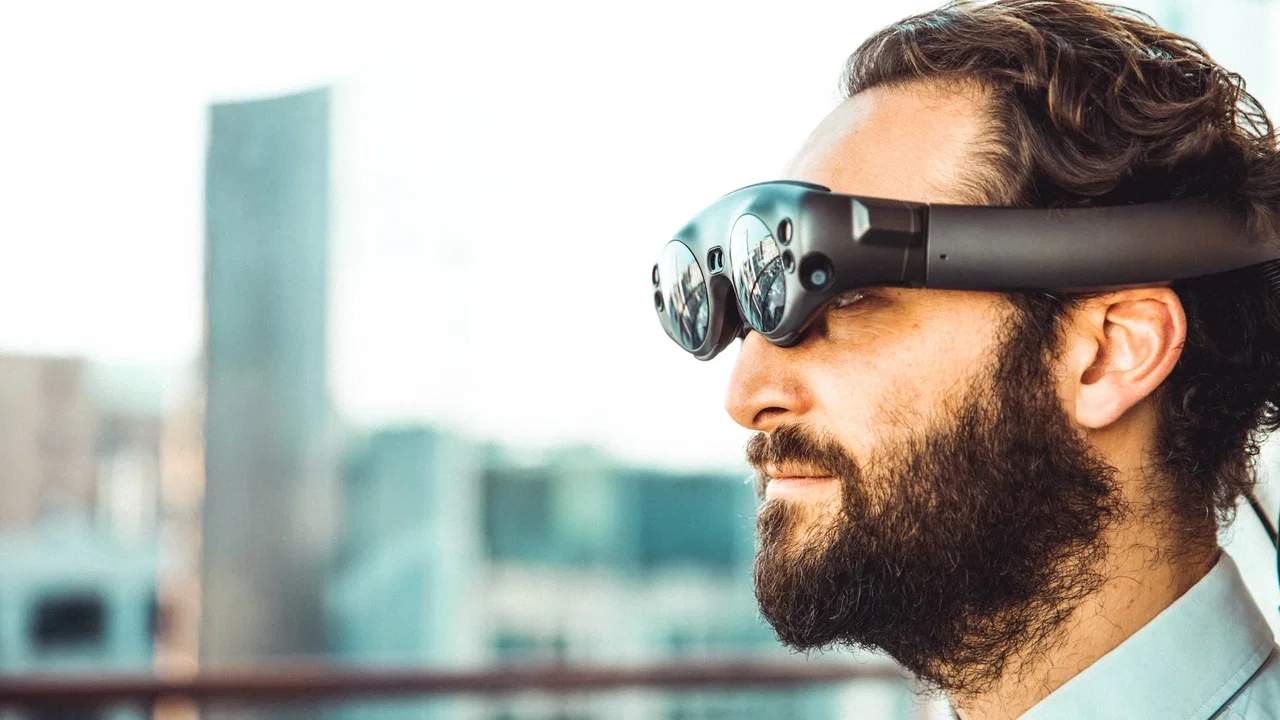 IA e AR per svolgere task complessi: il progetto di DARPA