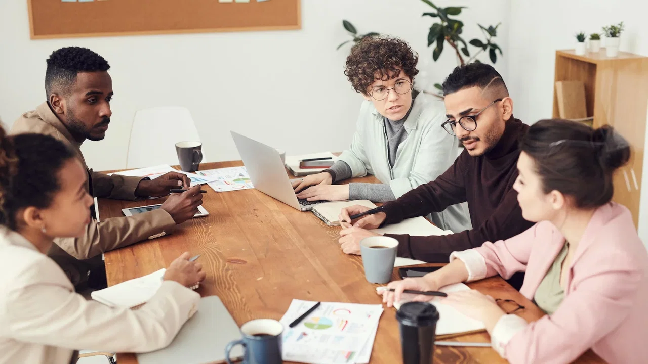 Le metodologie agili promuovono l'autonomia dei dipendenti e l'allineamento dei team