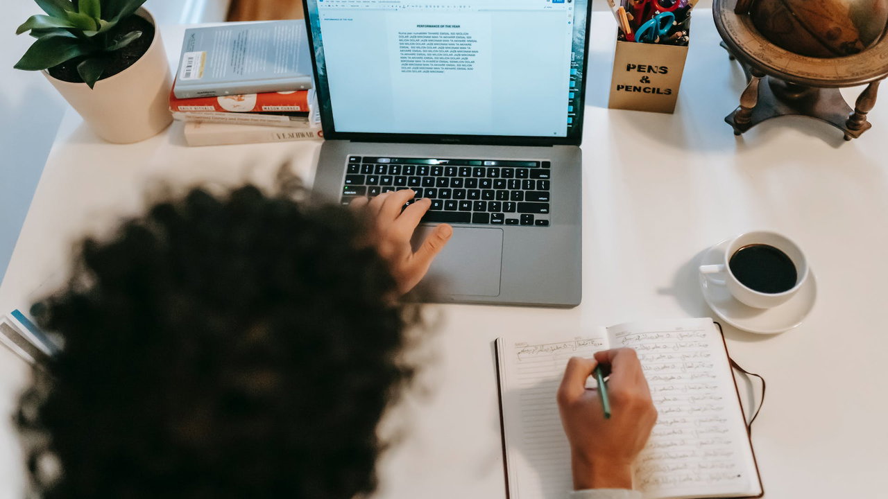 L'IA generativa migliora la scrittura professionale e creativa