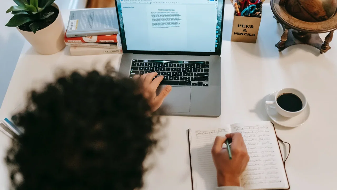 L'IA generativa migliora la scrittura professionale e creativa