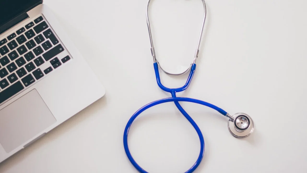 Google presenta AMIE, un sistema ottimizzato per le conversazioni medico-paziente