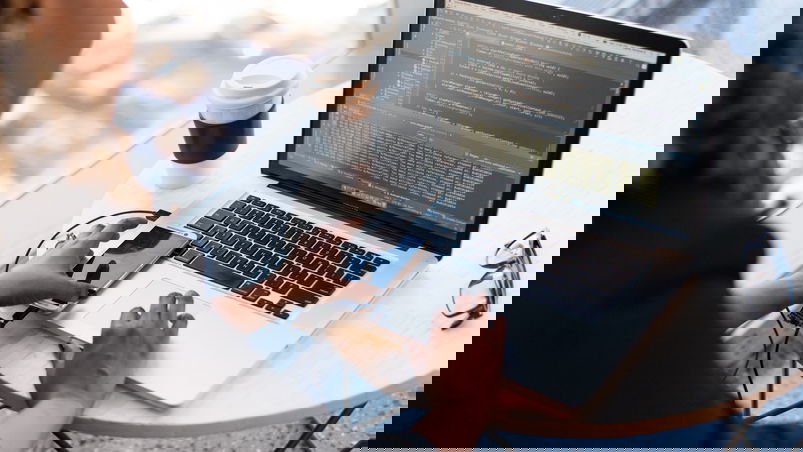 Controllo qualità: benefici e svantaggi dell'IA per il testing del software