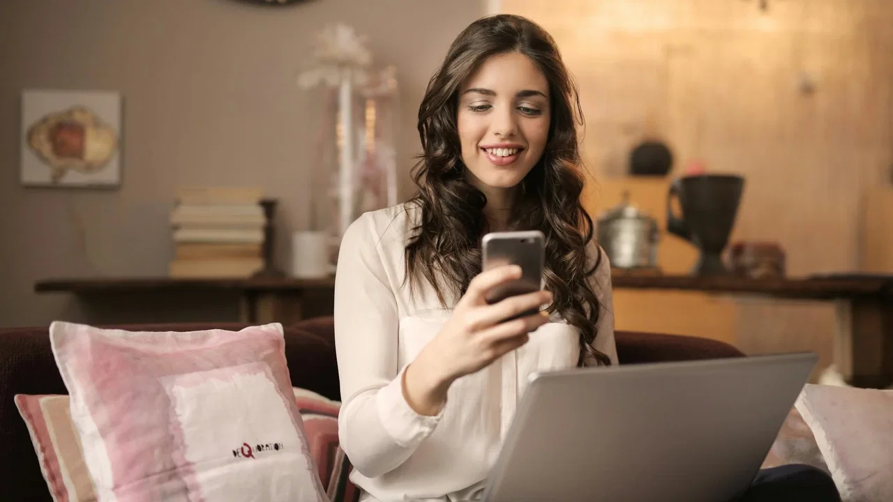Gli assistenti allo shopping diventano il volto dei brand