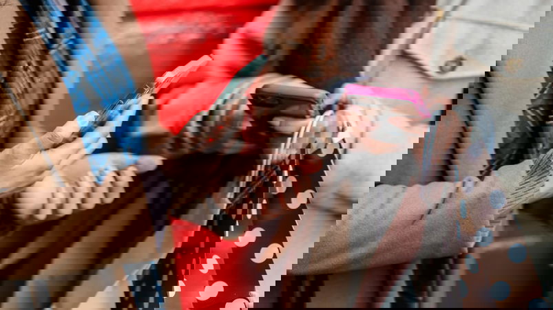 L'IA conquista la moda online, ma non del tutto gli acquirenti