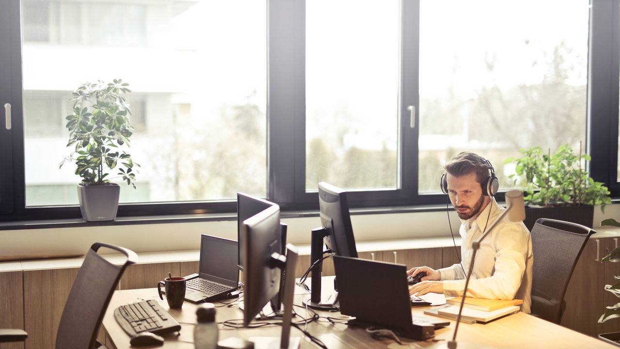 Per integrare l'IA nella customer experience serve un approccio prudente