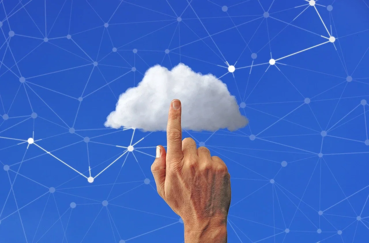 Hybrid edge cloud computing