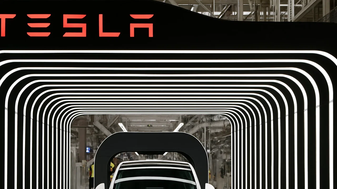 Tesla: analisti prevedono calo delle vendite