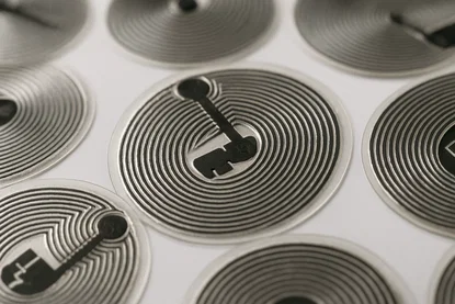 RFID passivi trasmettono dati da sensori
