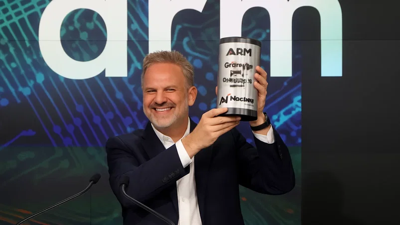 Arm vola in Borsa: vendite chip IA a 15 miliardi
