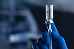 Vaccino sviluppato con IA supera i test sull'uomo