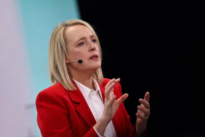 Accenture, Sweet frena sull'IA: titolo in calo