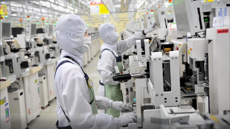 Samsung vola nei chip, il mobile vale solo l'1%