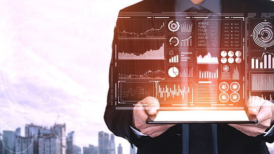 Mettere al centro dipendenti, business e consumatori per adottare con successo l'IA generativa