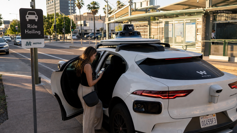 Waymo e Uber chiudono l'alleanza robotaxi a Phoenix