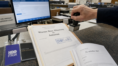 Warner Bros. fa causa ad Amazon per i dirigenti sottratti