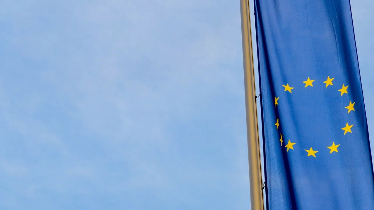 Sistemi di IA vietati: le aziende hanno pochi settimane per adeguarsi all'AI Act