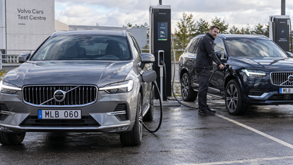 Volvo raddoppia l'autonomia elettrica di XC60 e XC90