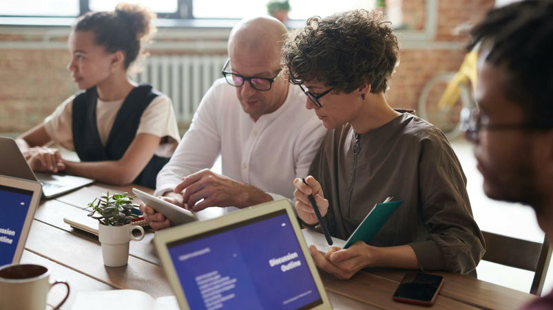 Italiani e AI: la corsa alle nuove competenze