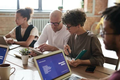 Italiani e AI: la corsa alle nuove competenze