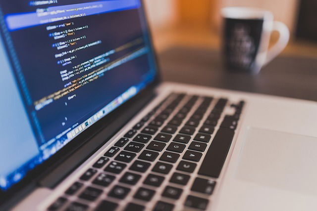 OpenAI tratta l'acquisizione di Windsurf, tool di coding