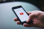 YouTube annuncia una feature di IA per aiutare i creator a generare idee