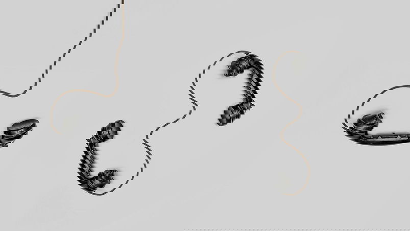 Come la speech analytics basata su IA migliora i contact center
