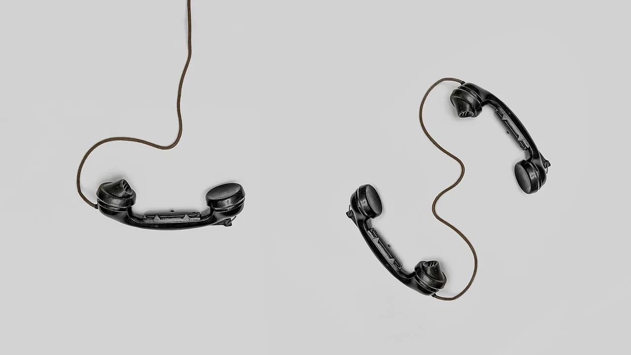 Come la speech analytics basata su IA migliora i contact center